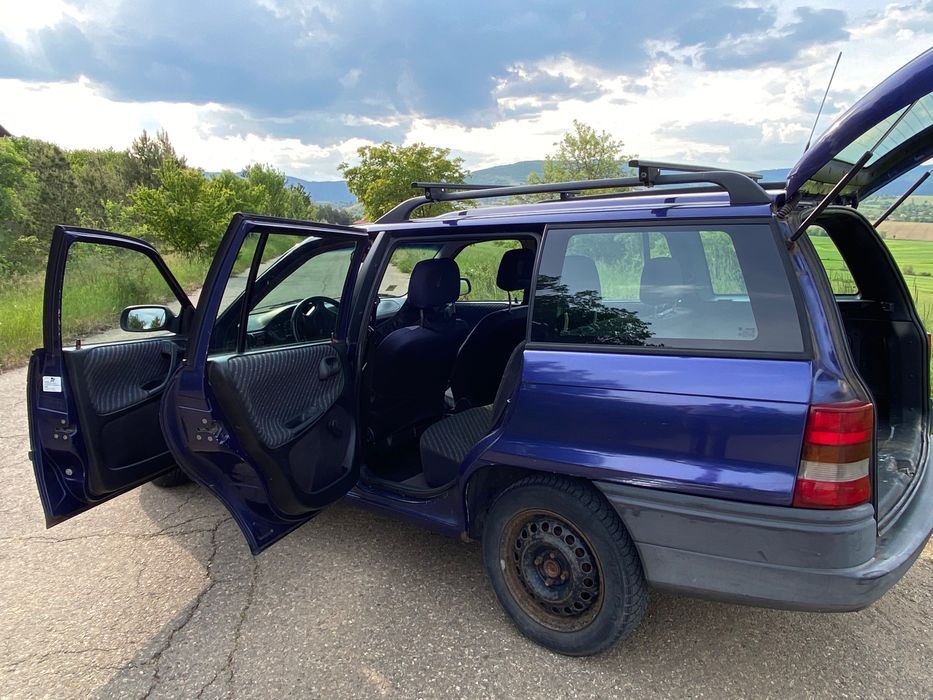 Опел Астра комби 1.4 бензин. Здрава и икономична