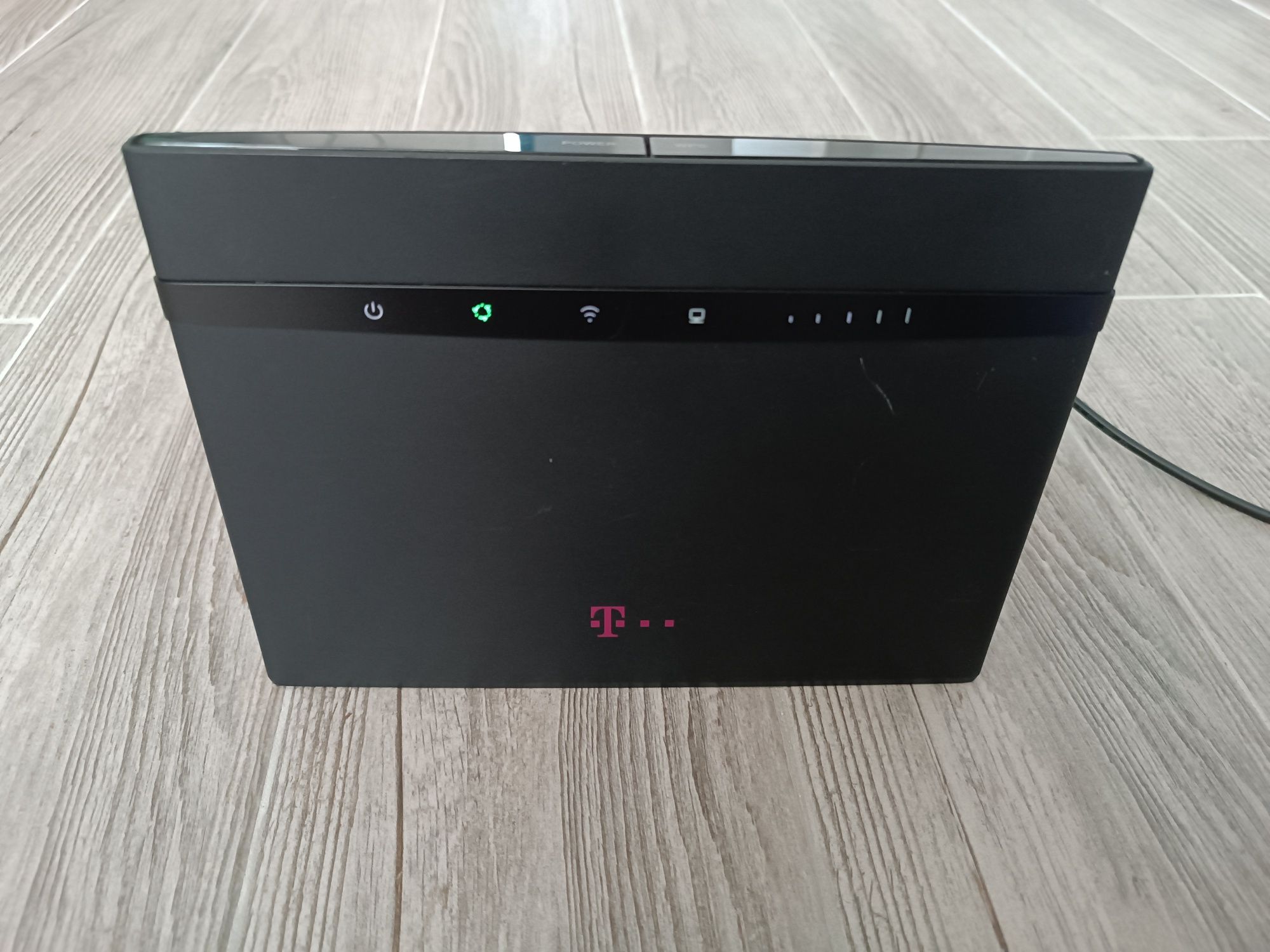Router SIM Wi-Fi 4G LTE dual band Huawei B525s, E5573B și ZTE MF286R