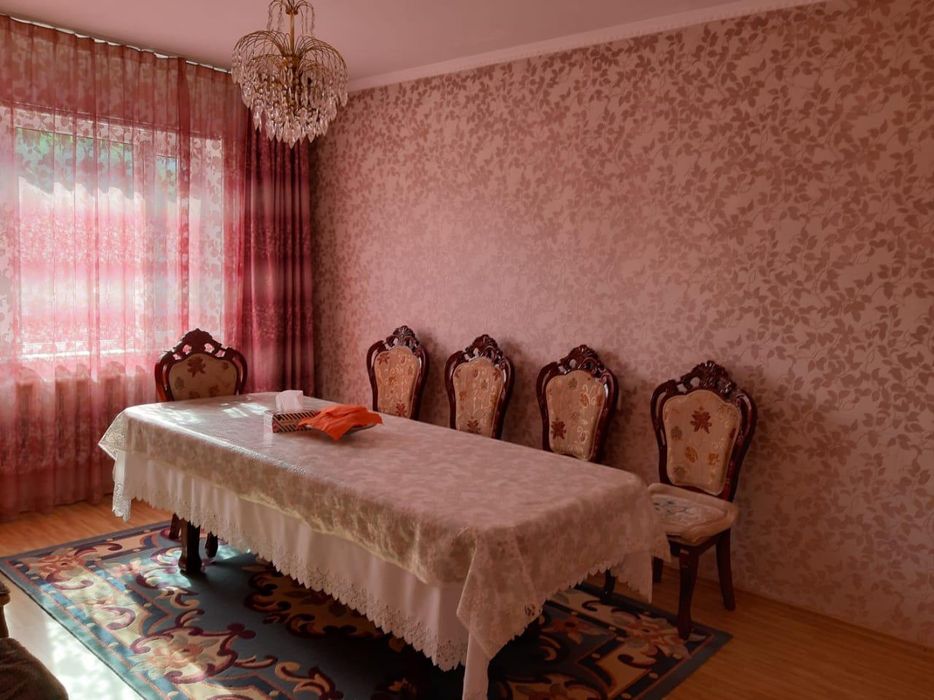 Стол, стулья в хорошем состоянии
