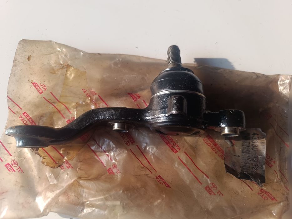 Шаровые нижние Lexus Gs300 Toyota Aristo 147