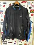 Jachetă Adidas Windbreaker – protecție și stil sport