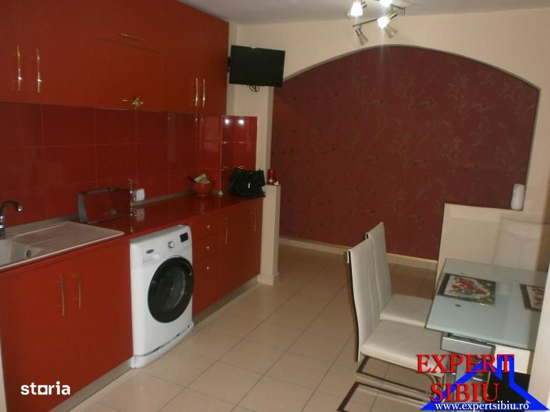 Apartament 2 camere decomandat de lux , zona Centrala