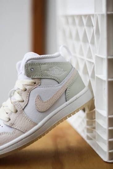 Air Jordan 1 Mid SE “White/Guava Ice/Sea Glass