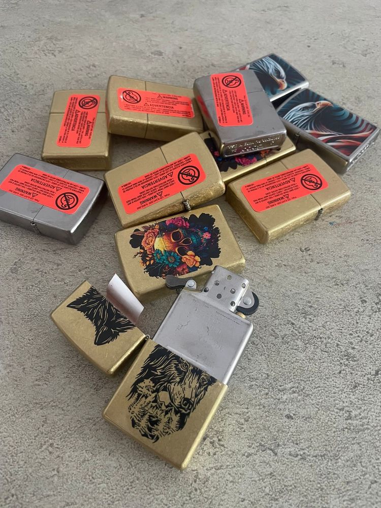 Vând brichete Zippo noi ,originale , sigilate , achiziție SUA