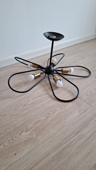 Срочно продам люстру