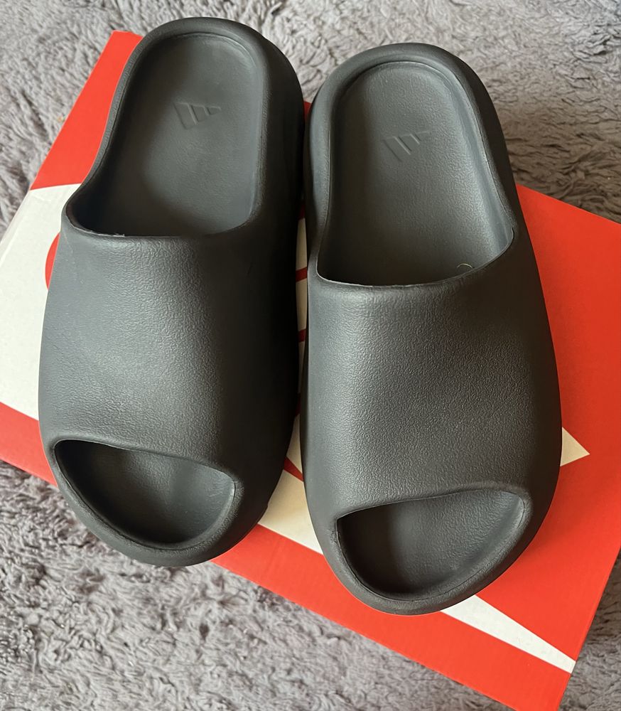 Adidas Yeezy Slides, размер 40/41, оригинални
