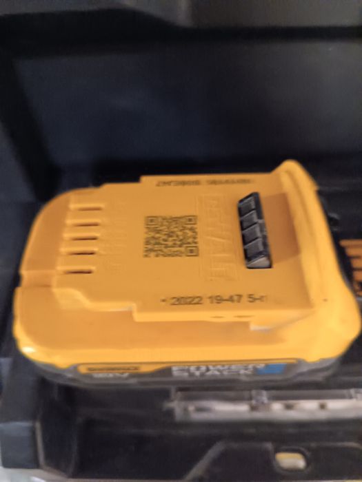 Импакта DeWalt DCF 850