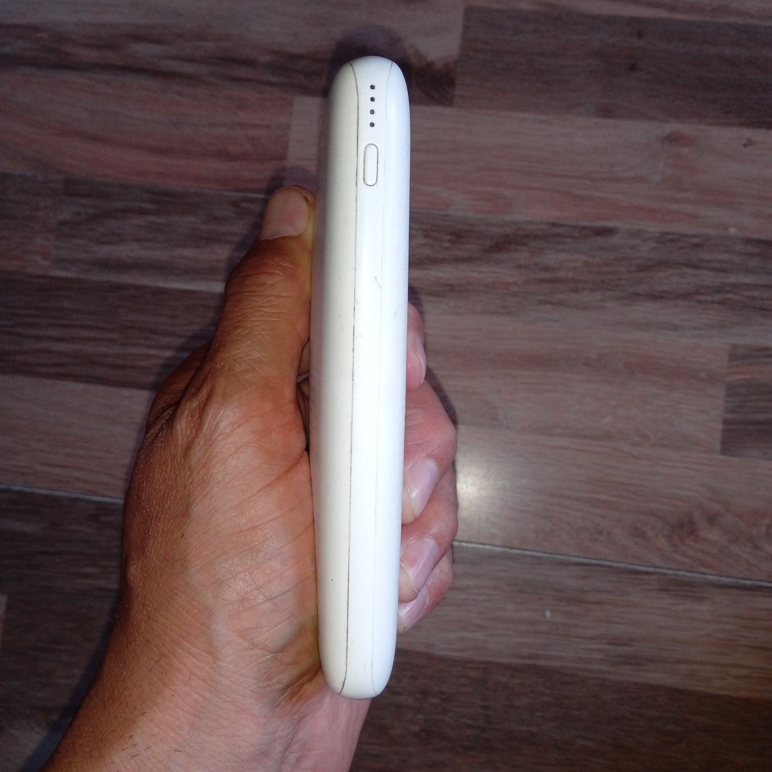 Бяла външна батерия 10 000 mAh