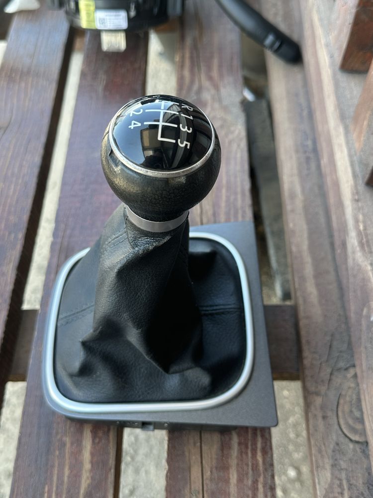 Топка скорости и маншон със лайсна за VW Golf 5