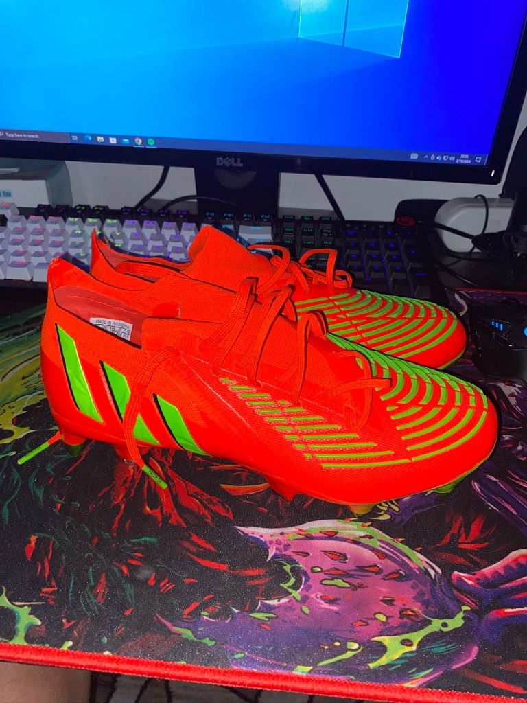 Vând ghete fotbal elite predator