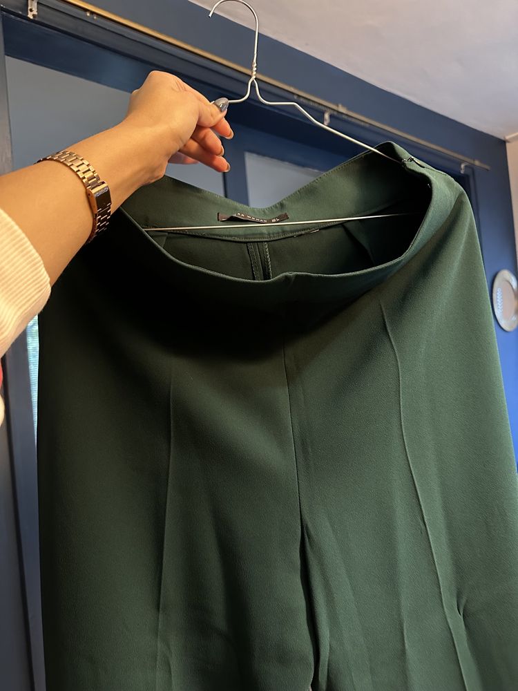 Широк нов панталон Zara в маслено зелено