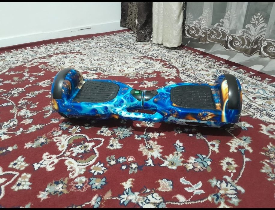 Гироскутер в отличном состоянии не сломан и совсем новый не пользуюсь