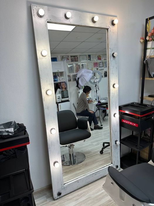 Продам зеркало.Натуральное дерево.