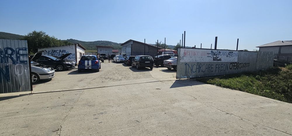 Vând Teren intravilan 2800 m2 + service