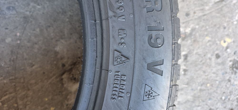 4 anvelope iarna Continental 225/55/19.Pretul este pe bucata