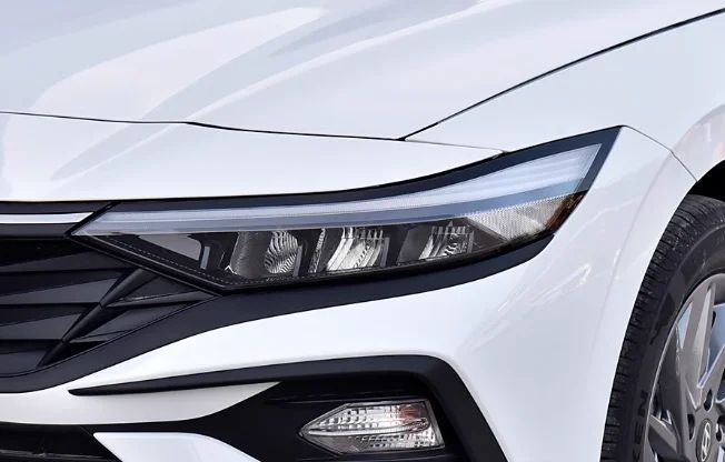 Стекло фары Hyundai Elantra