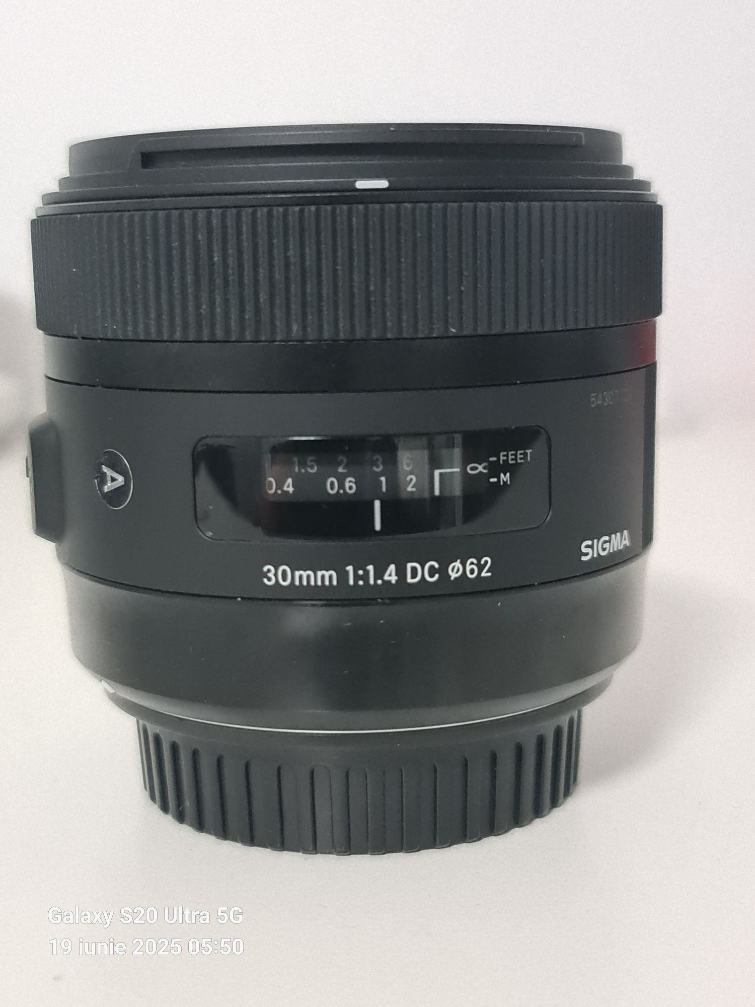 Obiectiv sigma 1:1.4 dc 30mm