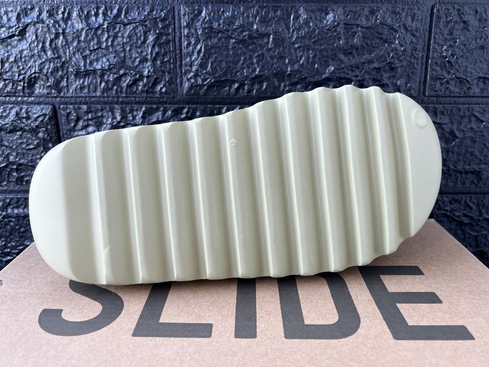 Yeezy slide Resin 42