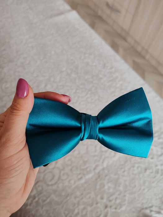 Нова папионка в цвят тюркоазено зелено