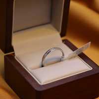 Кольцо из белого золота с бриллиантом AU585 / LOMBARD
