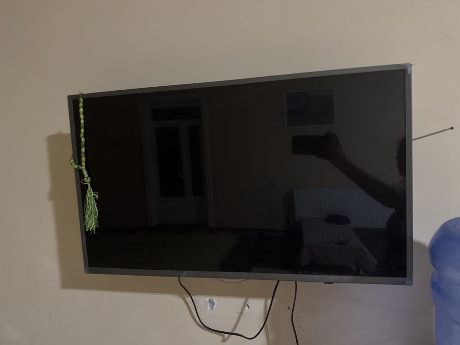 Televizor sotiladi