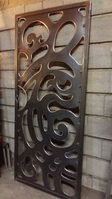 Garduri debitate plasmă, traforate