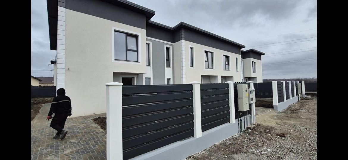 Casa de vânzare P+1 etaj  tip insiruita Valea Lupului
