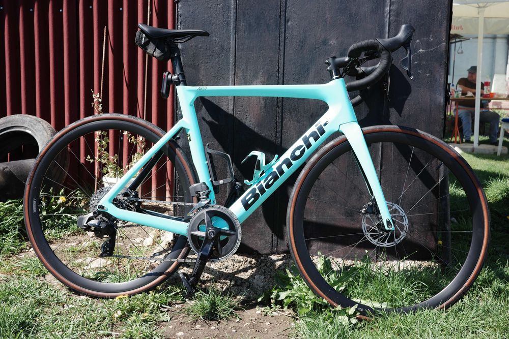 Bicicleta cursiera sosea Bianchi Aria Di2