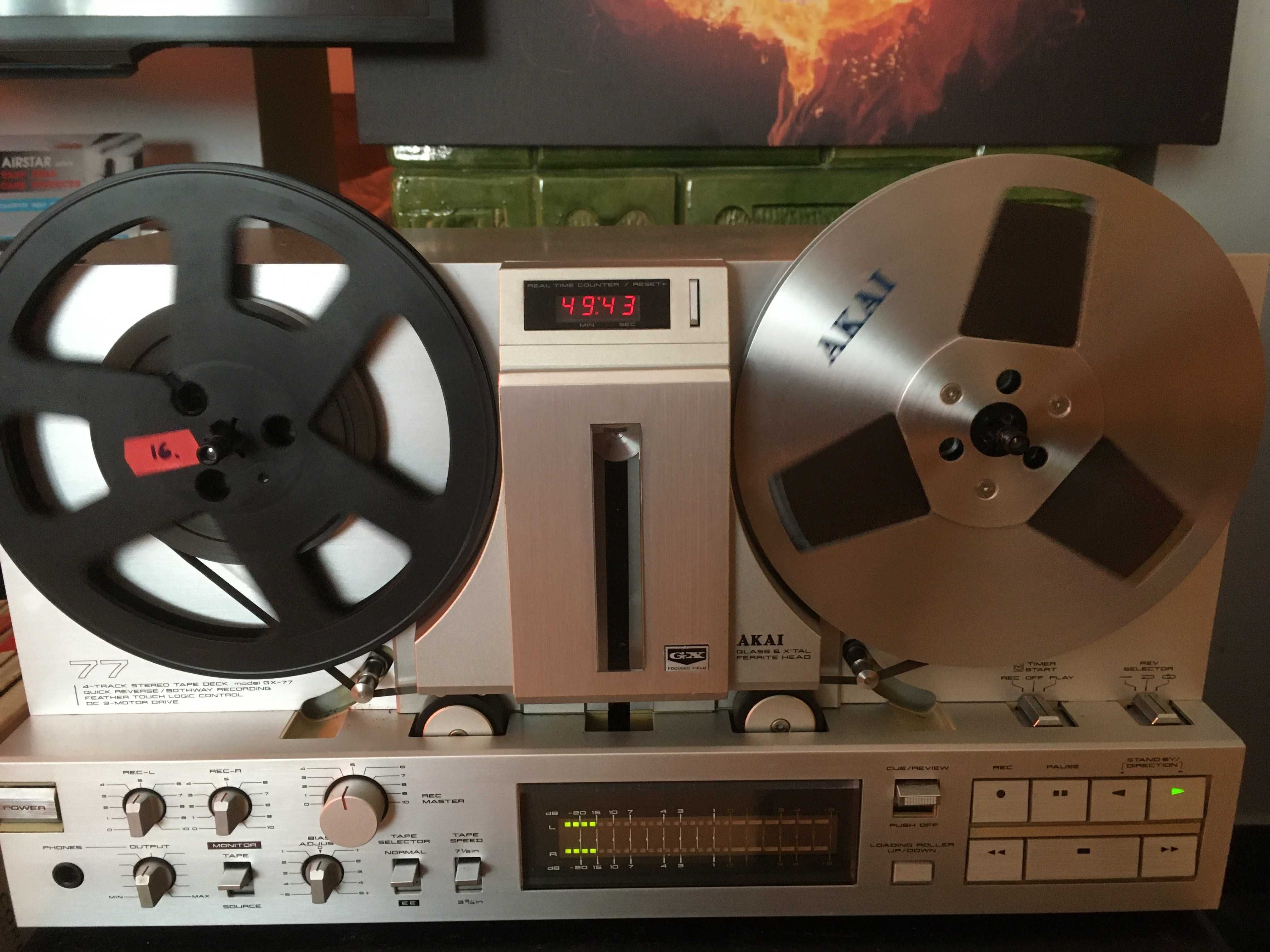 AKAI GX77 in stare buna de functionare, dar fara capacul rabatabil.