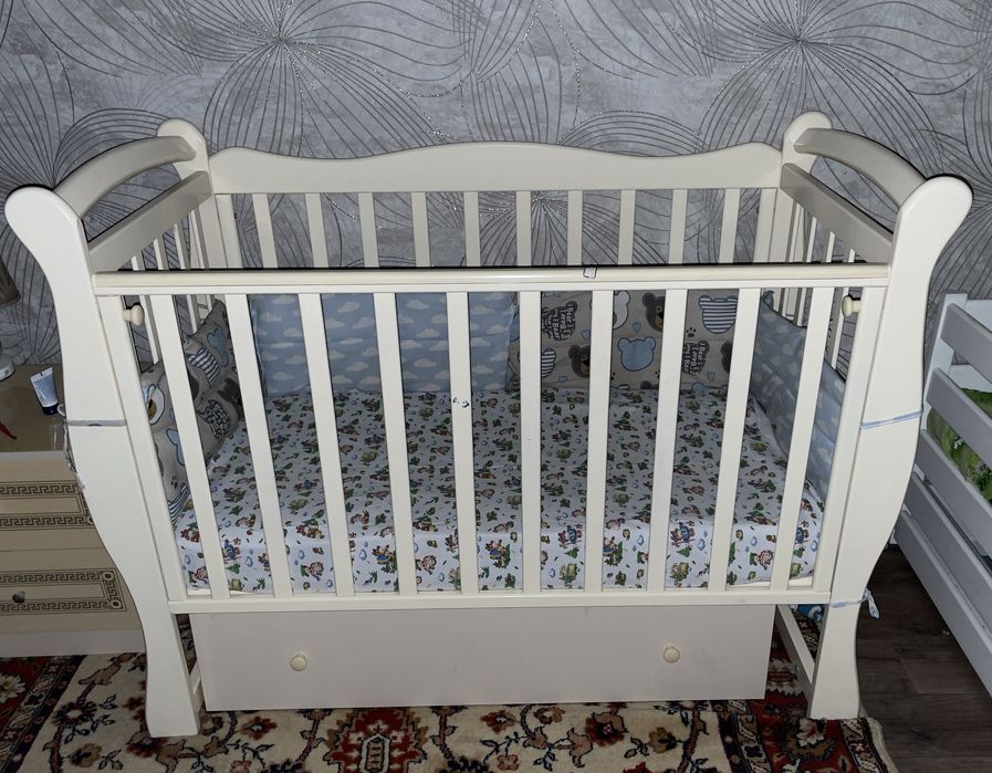 Продам детскую кроватку