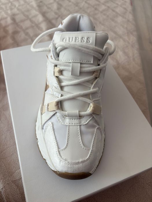 Маратонки Guess  и Tommy Hilfiger