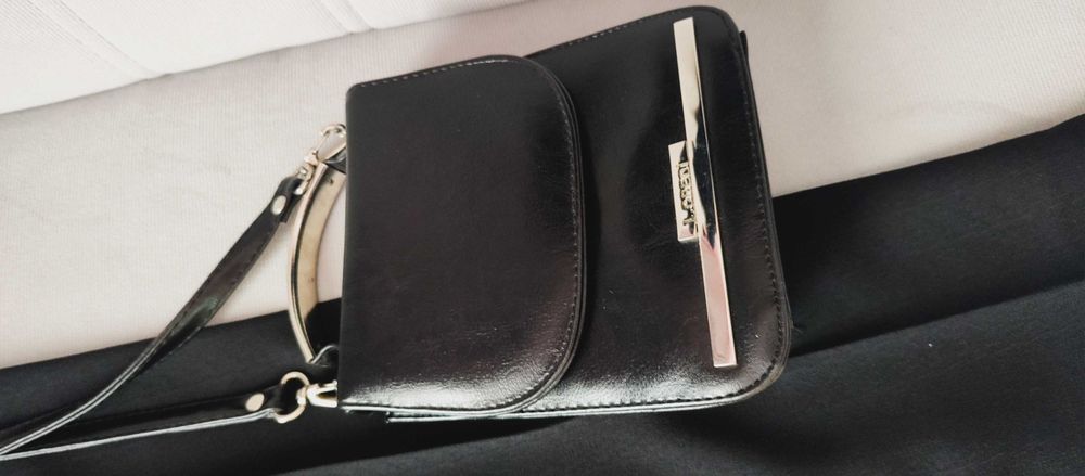 Подарявам два дамски костюма