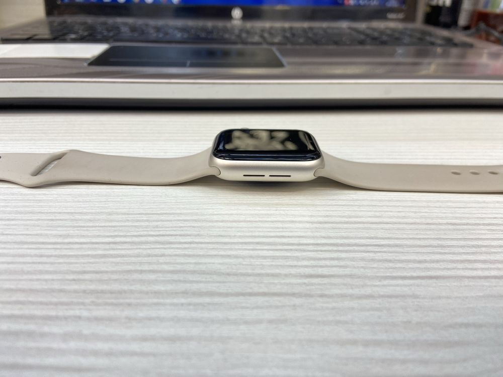 Продаю apple whatch se