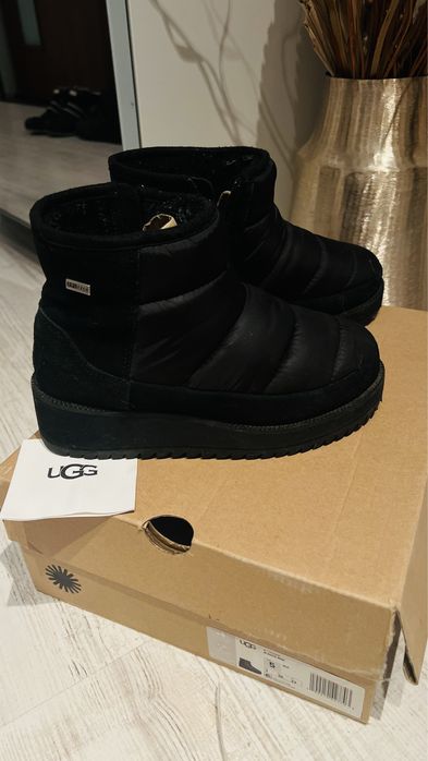 Ghete UGG originale Nr. 36, negre cu platforma, impermeabile