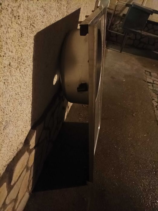 Продавам стандартна мивка алпака в идеално състояние