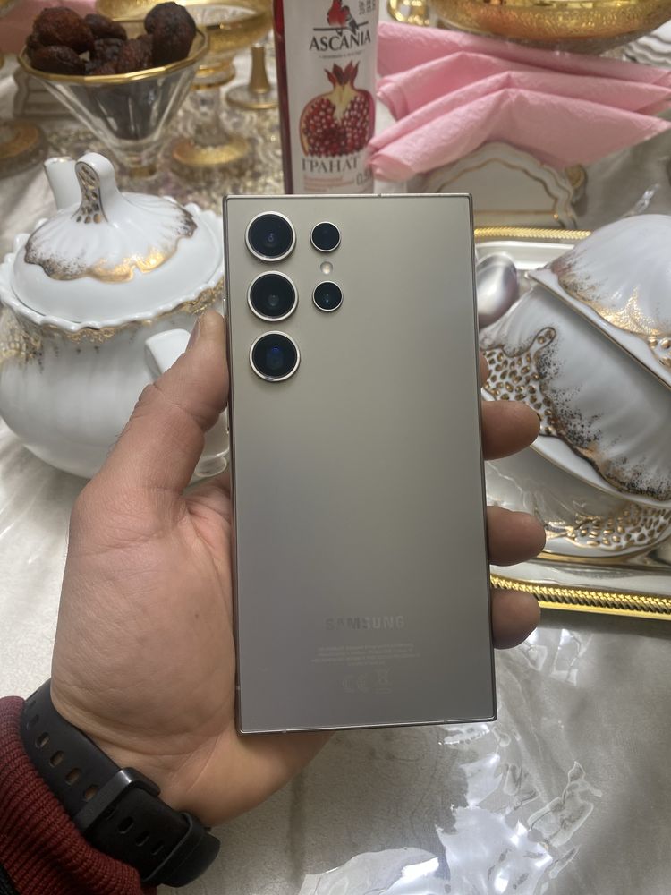 Samaung S24 Ultra 256Gb ideal!