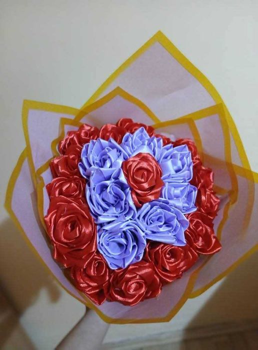 Tradafiri satin lucati petala cu petala