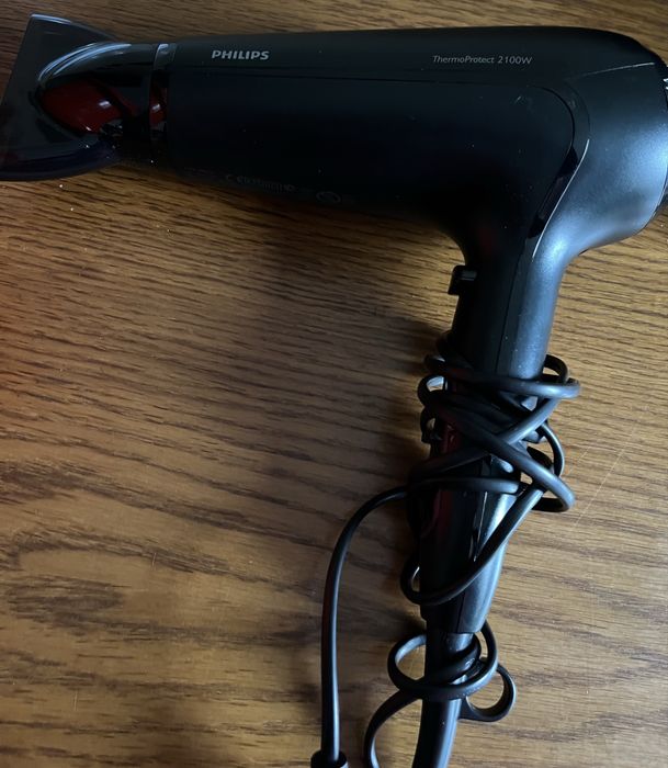 Vând uscător de păr