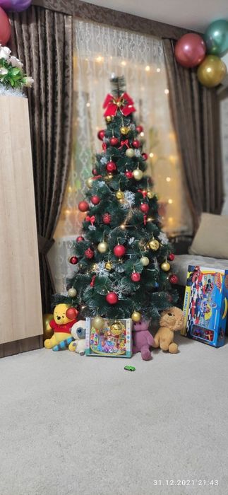 Продаю ёлку с игрушками