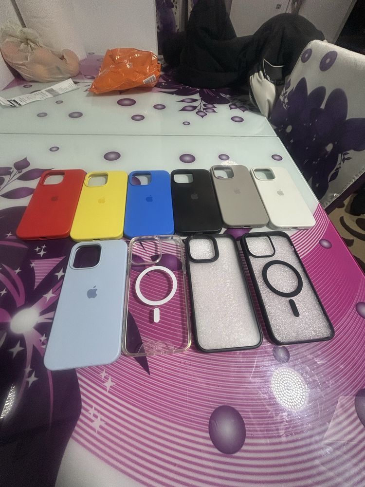 Vand 10 huse de iphone 14 pro max