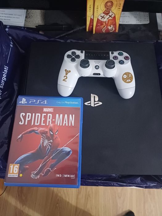 Vând un ps 4 pro