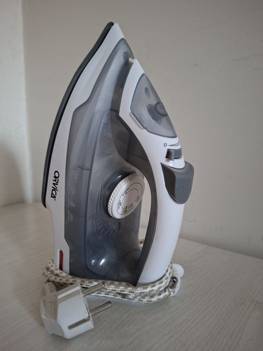 Утюг ORVICA. Среднего размера