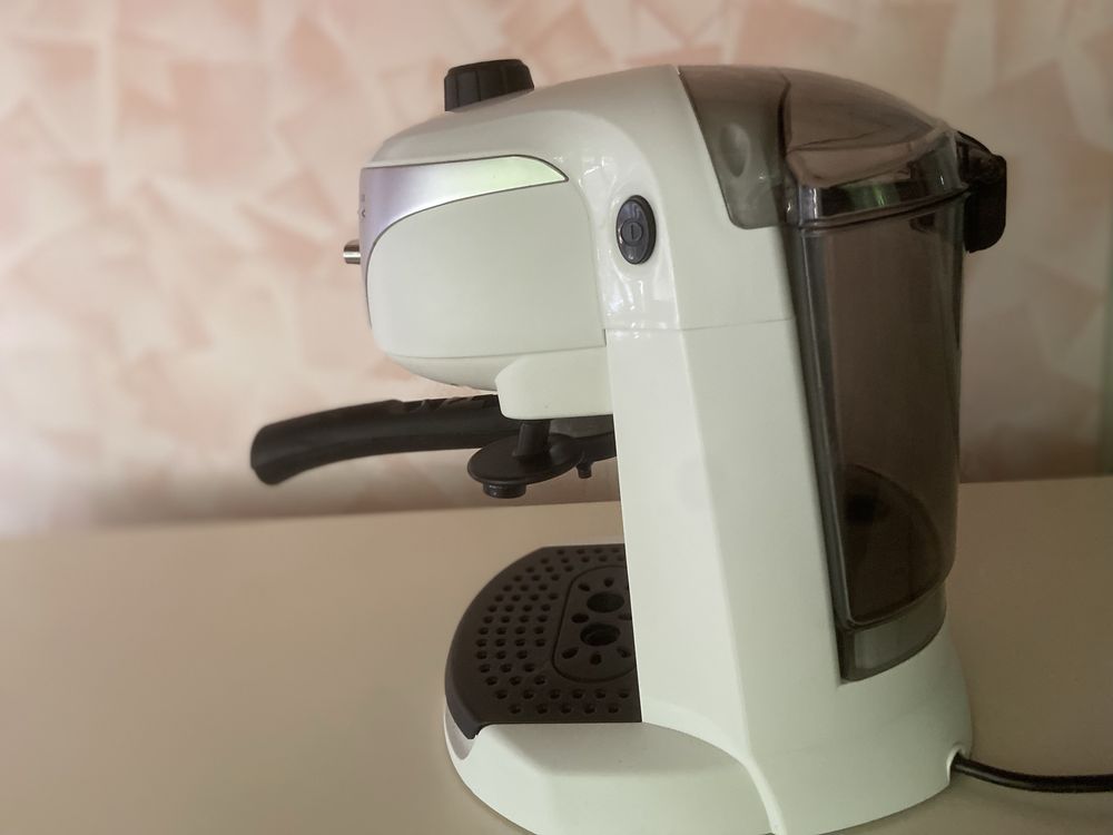 Espressor manual DeLonghi cu sistem Cappuccino