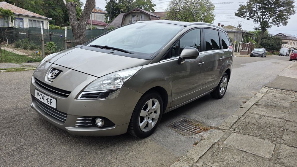 Peugeot 5008 * 1.6 Benzina * An 2013 * Cutie Manuala