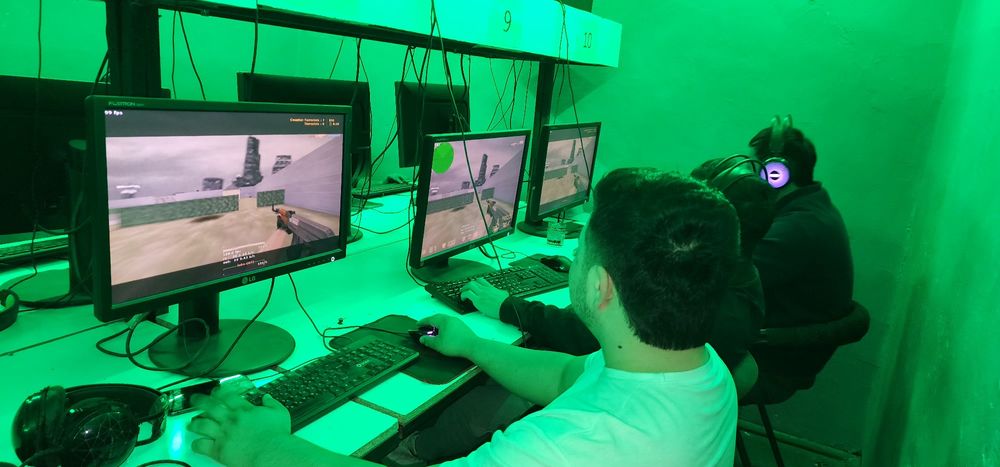 Xolati yaxshi hamma narsasi iwliydi kami bor