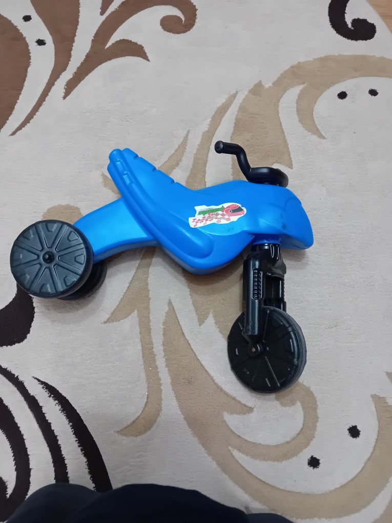 Motocicletă copil cu trei roți fără pedale