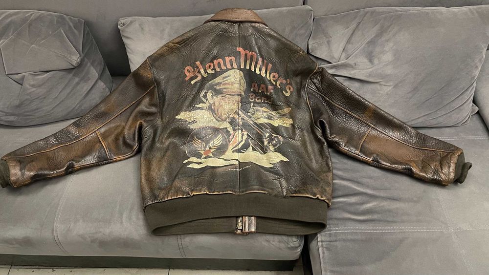 Продавам: Яке Avirex оригинално USA