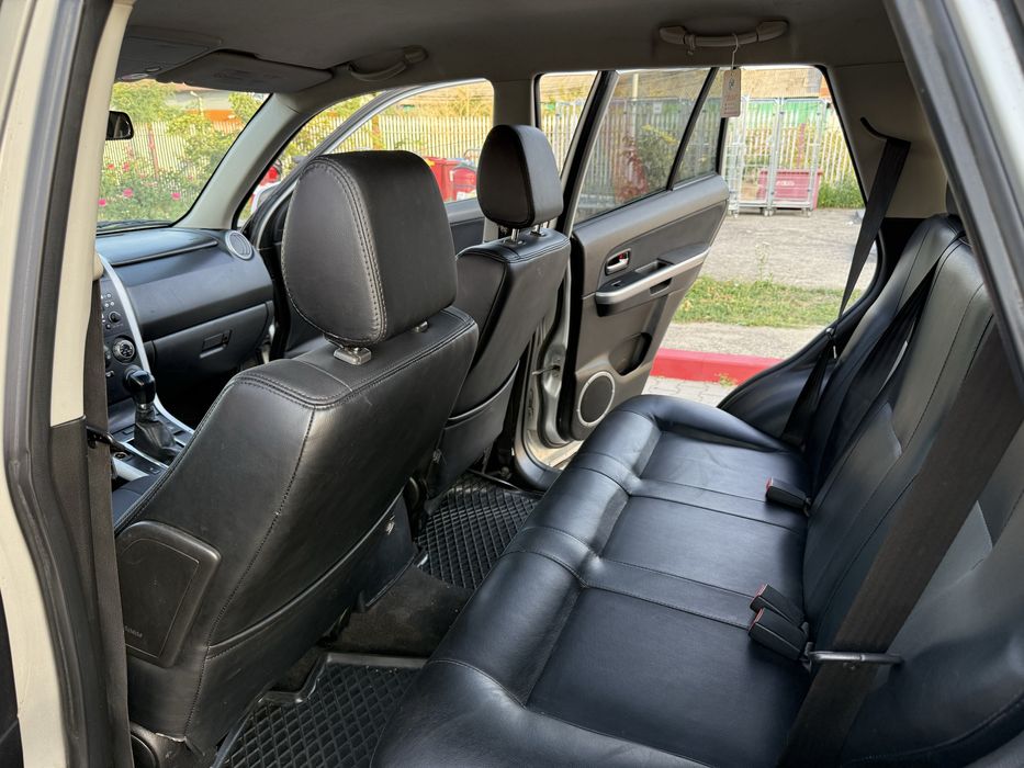 Suzuki vitara - 1,9 - 6 tr - 4x4 / 4x2 la buton - intermediar blocabil