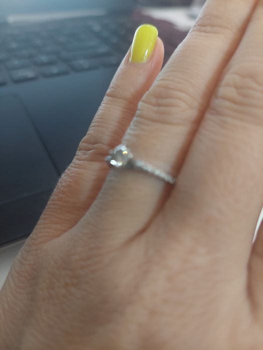 Inel cu diamante , din aur alb