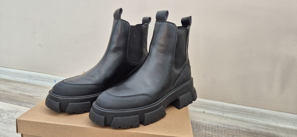 Продавам боти челси Steve Madden естествена кожа размер 41